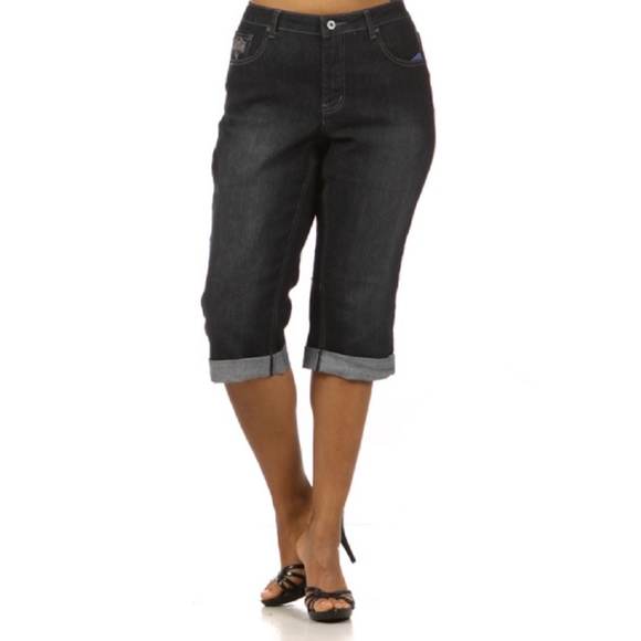 black denim capri jeans